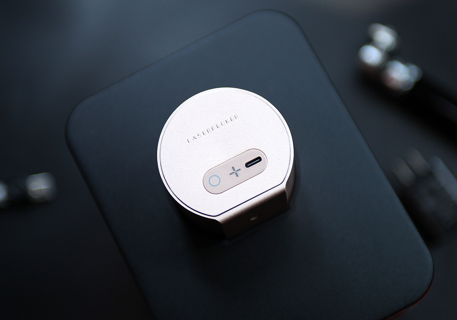 大功率啄木鸟激光测评,米家镭雕机跟啄木鸟一代哪个好