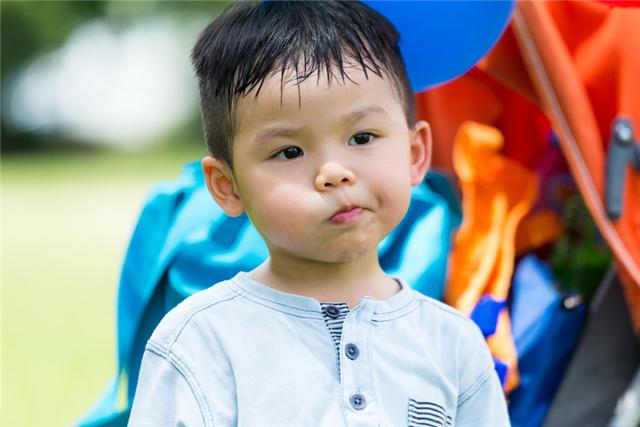 如何克服孩子畏难情绪找到自信,孩子缺乏自信心家长怎么开导