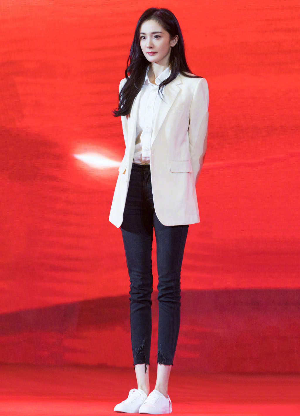 杨幂衣品真出众穿西装知性干练,杨幂穿五分短裤引领新潮流穿搭