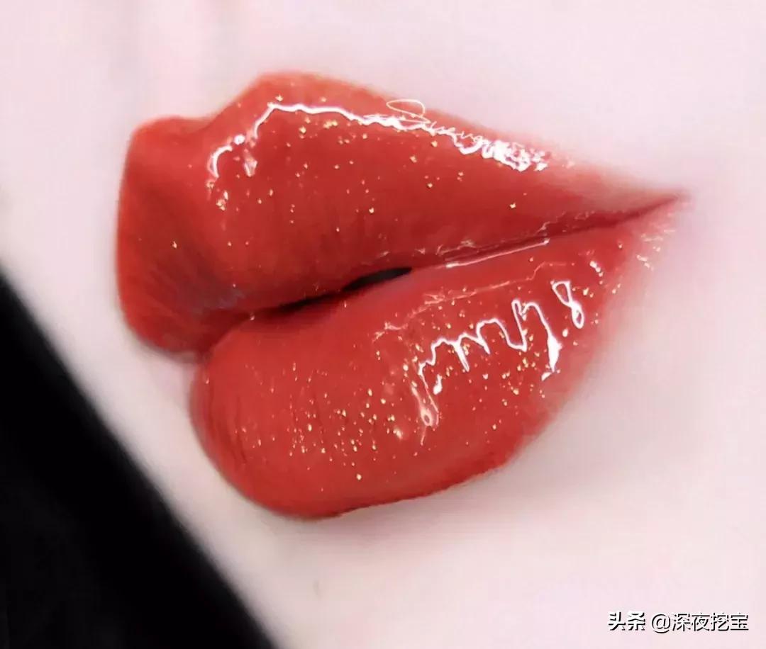 哪款口红显白又百搭好看,最适合春夏的口红显白又显嫩