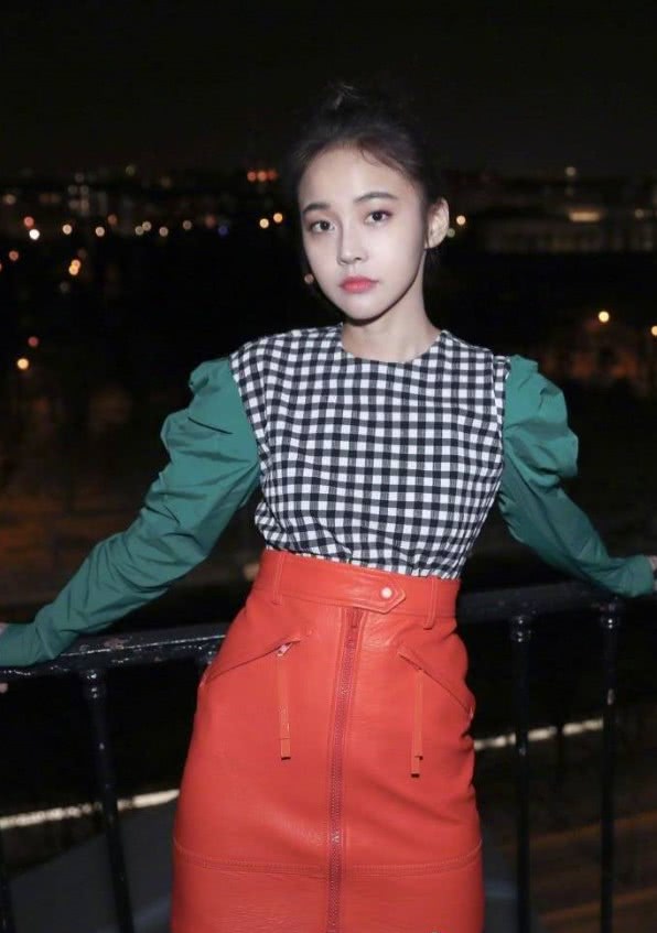 张佳宁黑色穿搭,张佳宁穿衣搭配视频