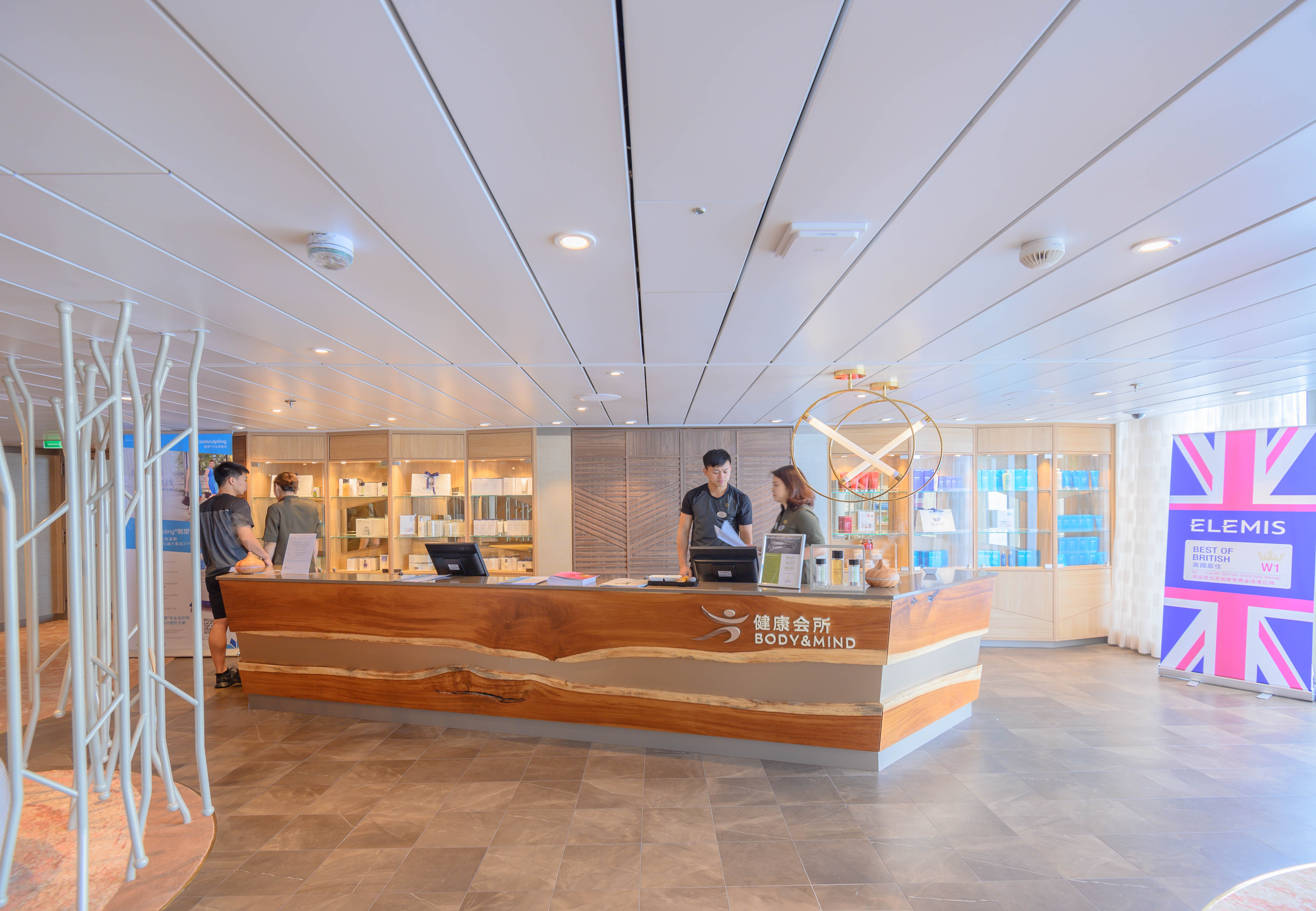 世界第一艘豪华邮轮,世界最大豪华邮轮首航