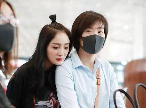 艺人助理有多累？圈内人：一男星出差3天带7双鞋！幕后团队皆不易