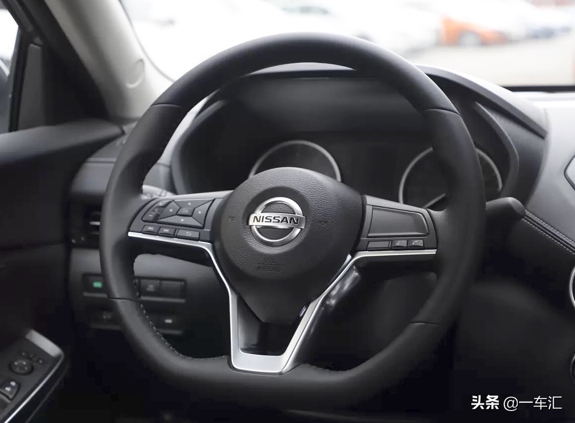 2017年日产轩逸次顶配,12万手动新轩逸