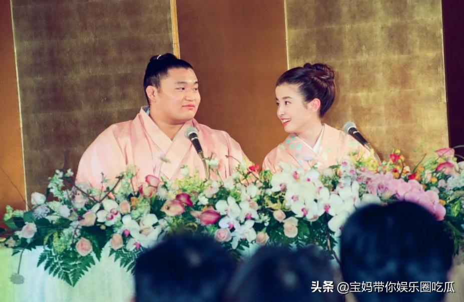 宫泽理惠写真曝光,宫泽理惠被拍穿宽松裙装上街