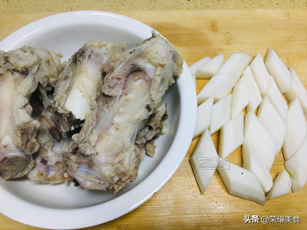 在家做牛骨汤底,做家常牛骨汤放什么佐料