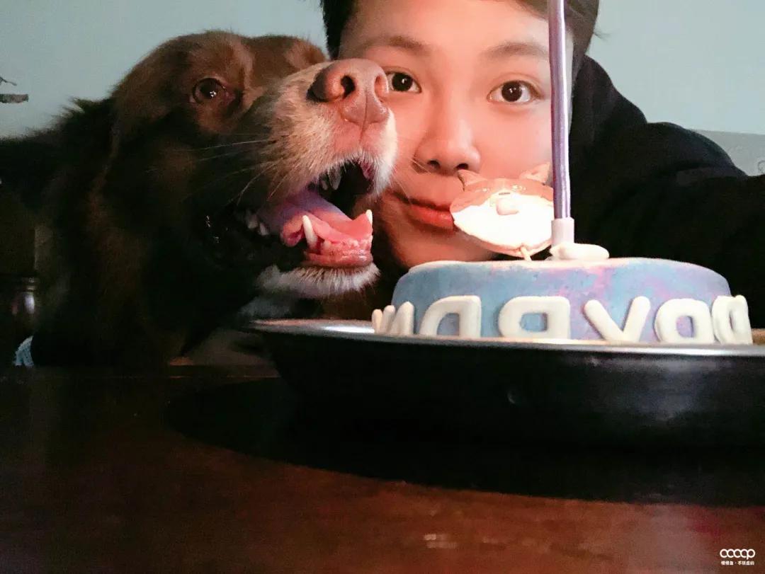 短发超飒小姐姐，玩串儿不贵也精致，骑起车来，帅翻天