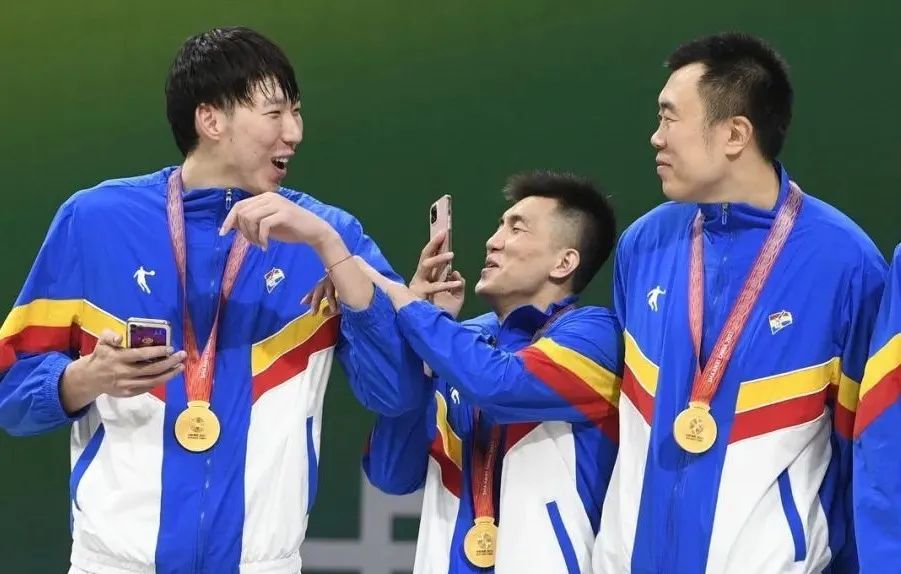 亨利一骑绝尘阿森纳对阵热刺,亨利谈热刺vs阿森纳