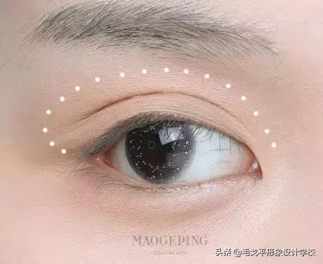 眼线一笔成型教学,眼线一画就成梯形