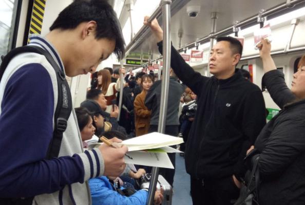 大专生能不能享受火车学生票优惠,大学生坐火车买车票是半价吗