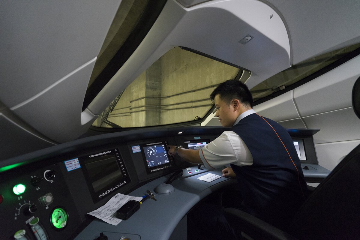 高铁司机月薪多少西安,高铁司机工资一般都是多少钱