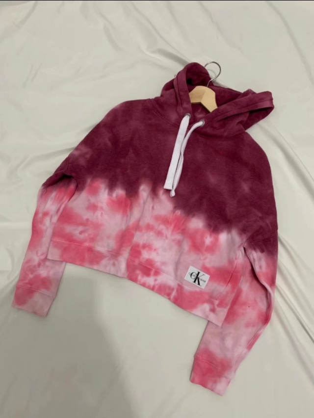 太值了吧!一两百左右就可以买到,THckdkny等牌子衣服