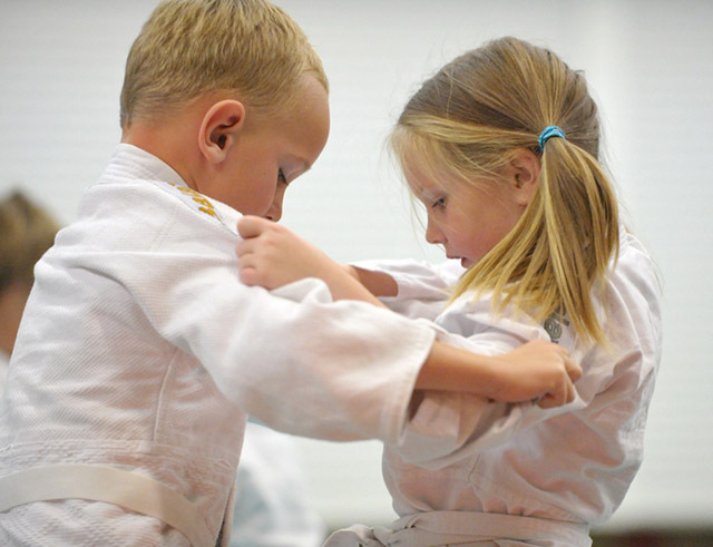 瘦小内向的孩子练搏击有变化吗,小孩几岁学搏击比较合适