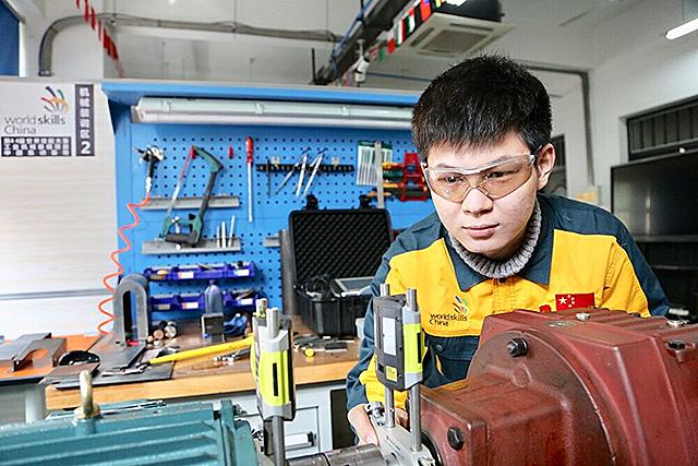 4年前，那个19岁荣获世界大赛冠军的技校生宋彪，如今怎样了？