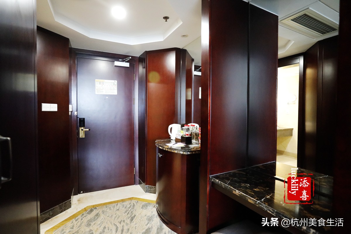 镇江美食三茅宫地锅鸡,镇江美食推荐锅盖面