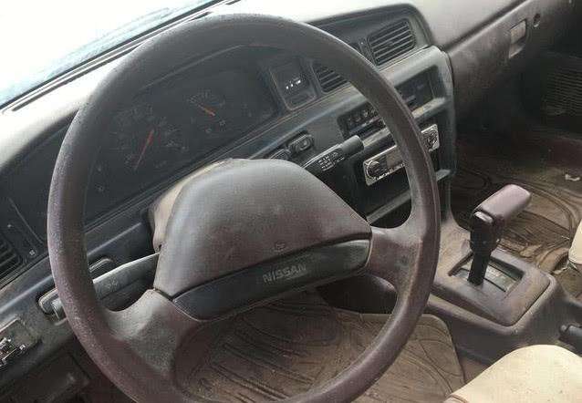 偶遇一辆蓝鸟,偶遇老车尼桑