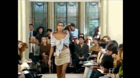 她是天神Naomi心中的bestwalker,身材比例完美被赞“小腰精”