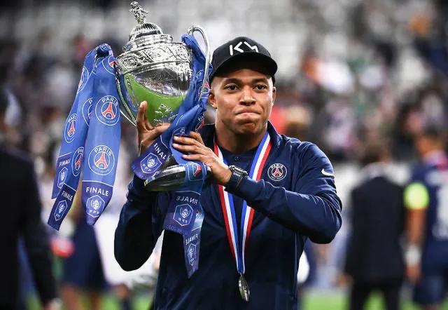 法国球迷半决赛赛后欢庆胜利,法国夺冠巴黎民众狂欢庆祝