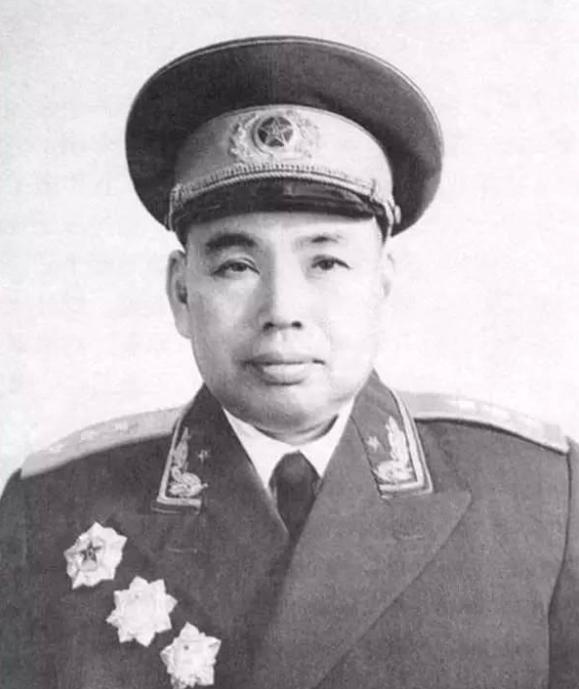 三位上将不想跟*世友许**一起吃饭,管理科长一番话,骗走*世友许**