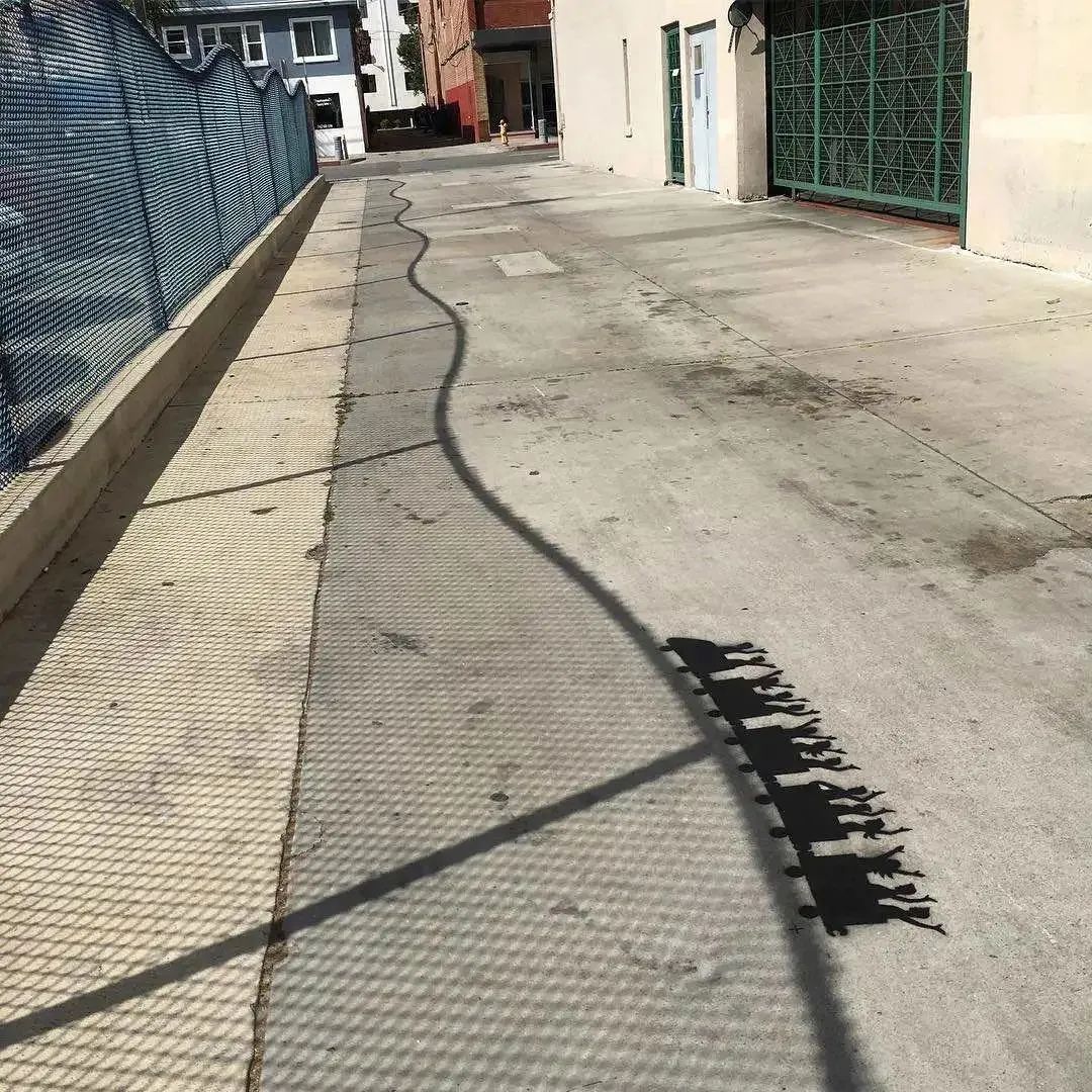 奥斯卡影帝沦为服务员?好莱坞星光大道被糟蹋?网友惊呼神操作