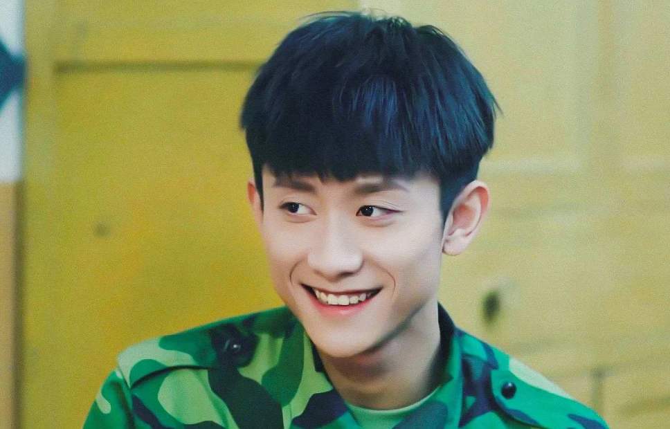 张一山真的出轨了吗？女友深夜刚宣布分手，就被曝出深夜密会美女