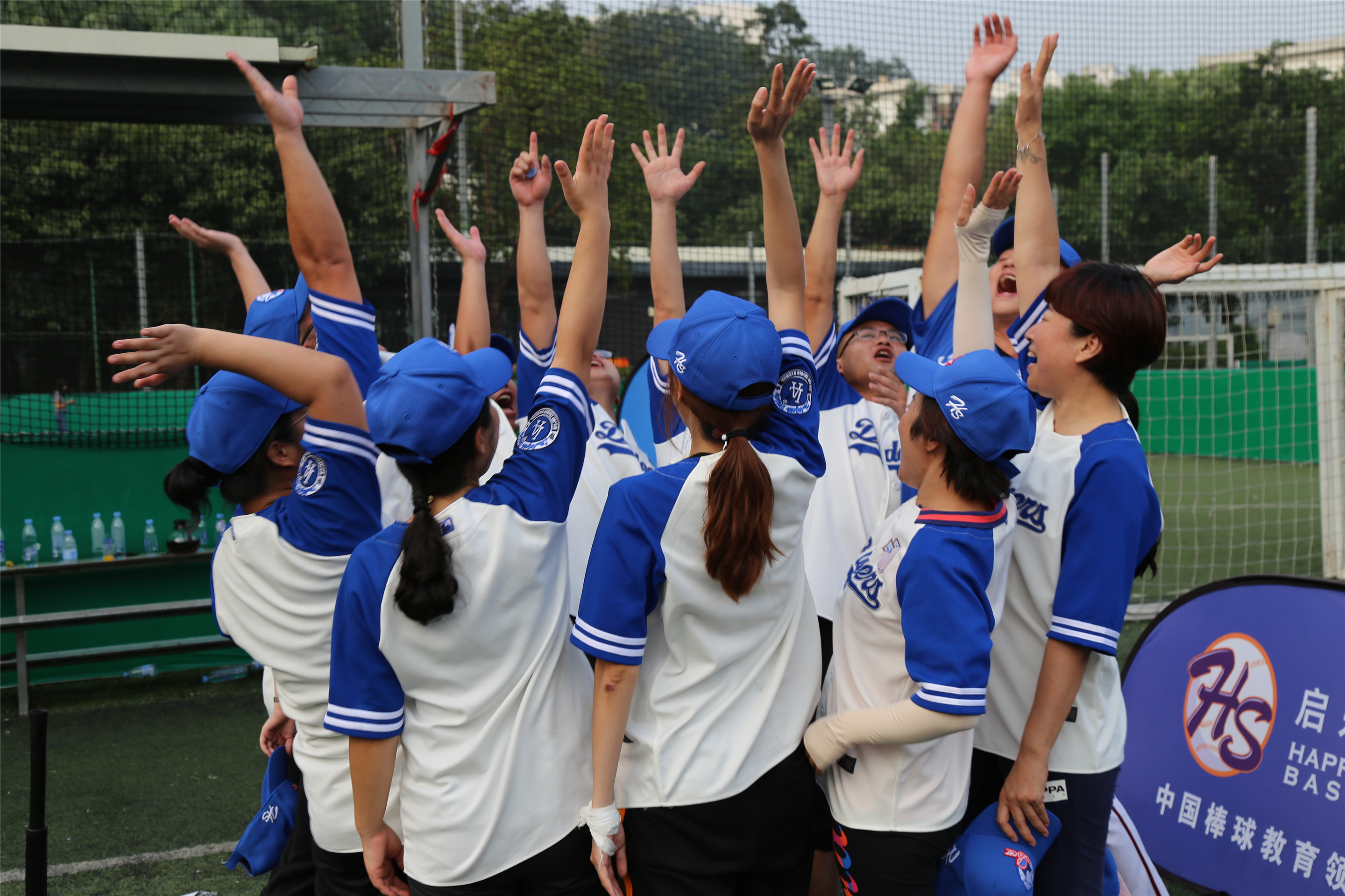 为什么打棒球要戴帽子,棒球运动员为什么要戴棒球帽