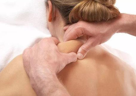 总是脖子落枕怎么回事,动不动都落枕