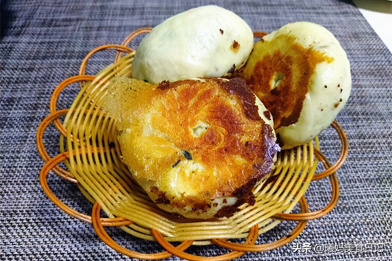 水煎包暄软不塌陷有诀窍，学会这几步，金黄有冰花，比卖的还好吃