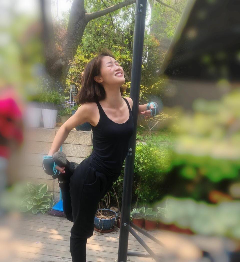 蓝盈莹马甲线动作,蓝盈莹运动沙袋