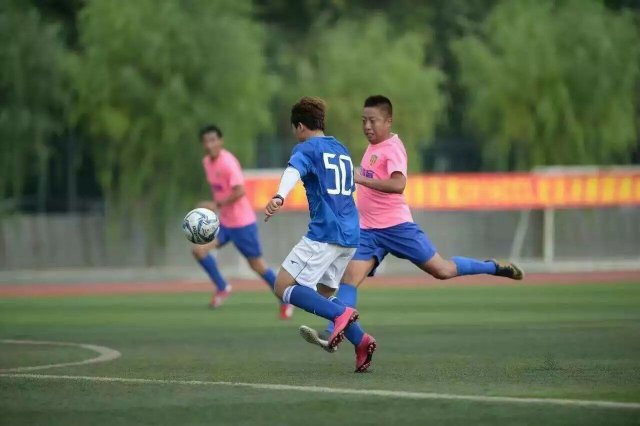 野球场足球阶段,足球野球场如何选队友