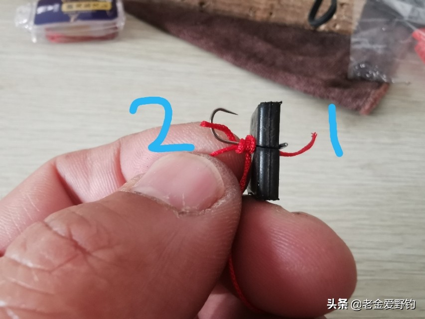 怎么用绑钩器绑钩简单又结实,绕线圈自制绑钩器可以绑袖钩