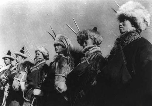 马鸿宾送给蒋介石几匹骏马，老蒋看后说：是想让我出洋相吗