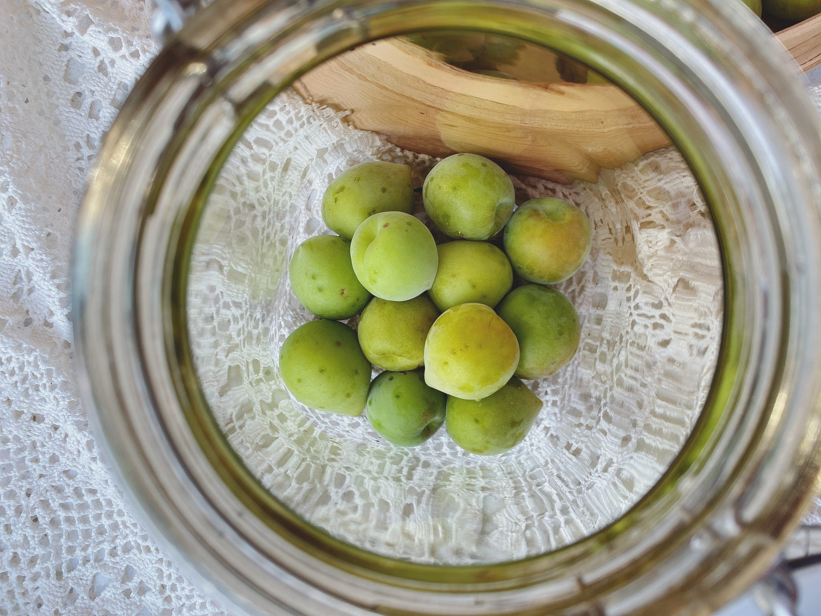 青梅酒用浓香还是酱香好喝,青梅酒最好选什么白酒