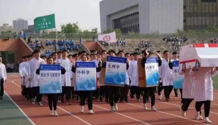 专科医学生的现状,医学类大专毕业生就业前景