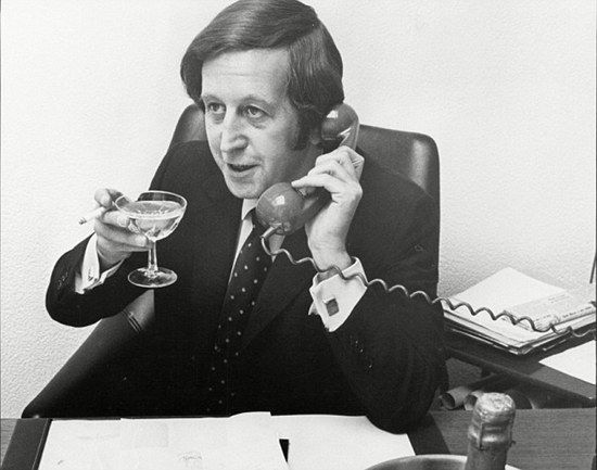 英国情色大亨的传奇一生,全在这部真实改编的电影中