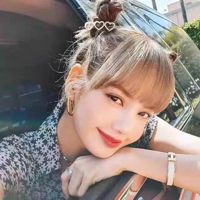 看一下明星的穿衣搭配,一起来看看明星的时尚搭配