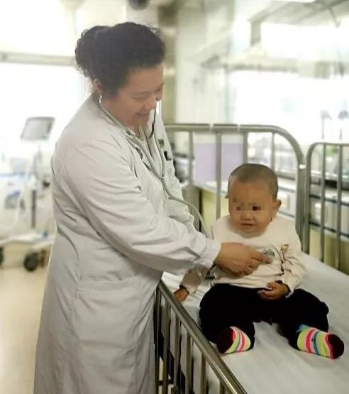 被马蜂蛰过敏性休克的急救措施,儿童被马蜂蛰了看不到毒刺