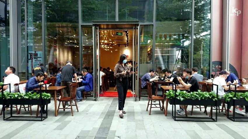 餐饮老板迎战消费降级,餐饮消费降级最新方案