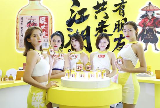 90后回家创业开了一家服装店,90后投资300万开服装店