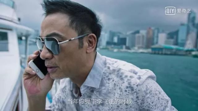 他是香港最低调的影帝，梳起飞机头他又是令人闻风丧胆的江湖大佬