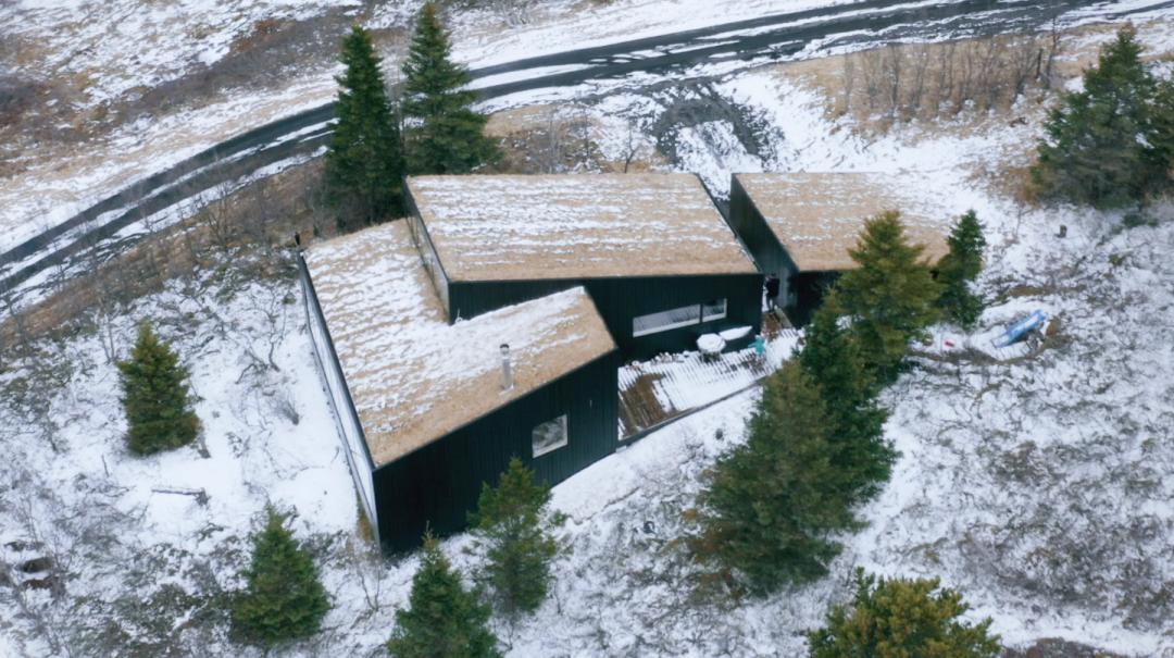 在冰岛最深的湖边自建木屋,自建木屋冰岛