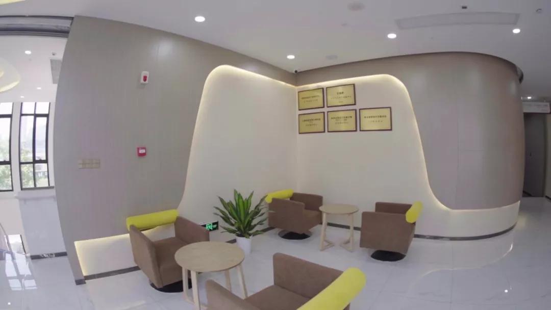 温州农村走出的董事长！大学就狂赚300万，买下杭州6套房产