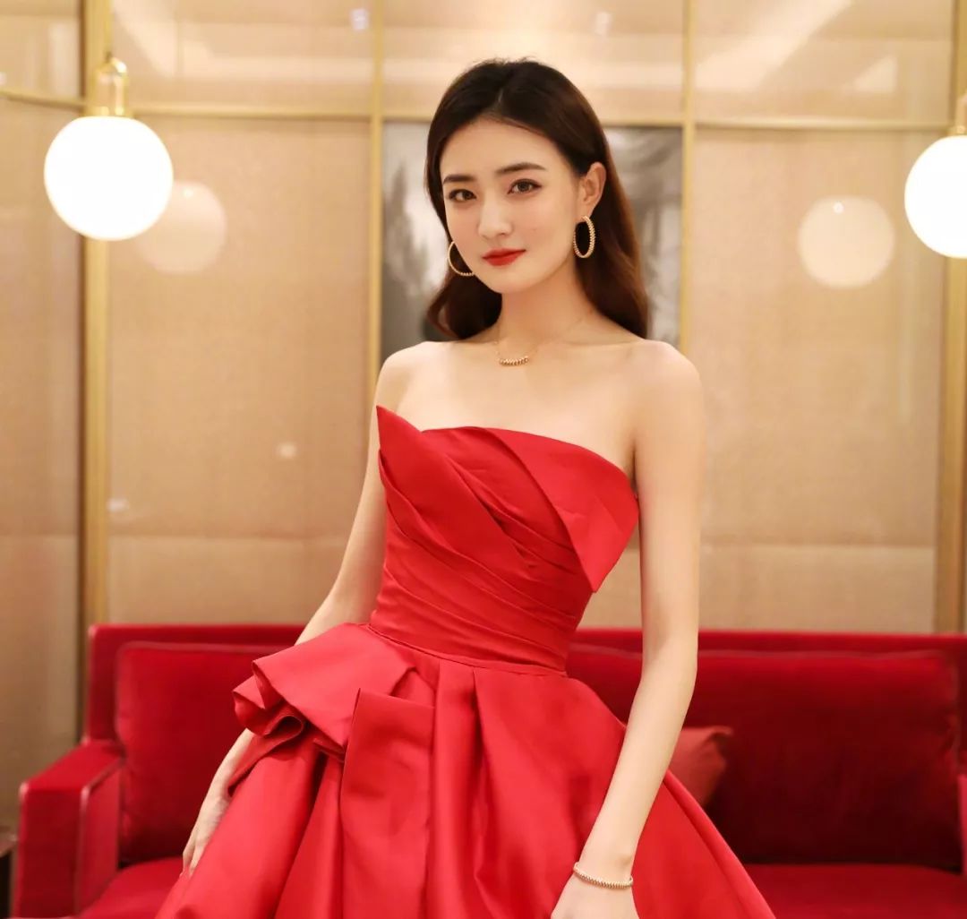 大饼脸塌鼻梁小眼睛怎么变美,大饼脸塌鼻梁凸嘴怎么提升精致度