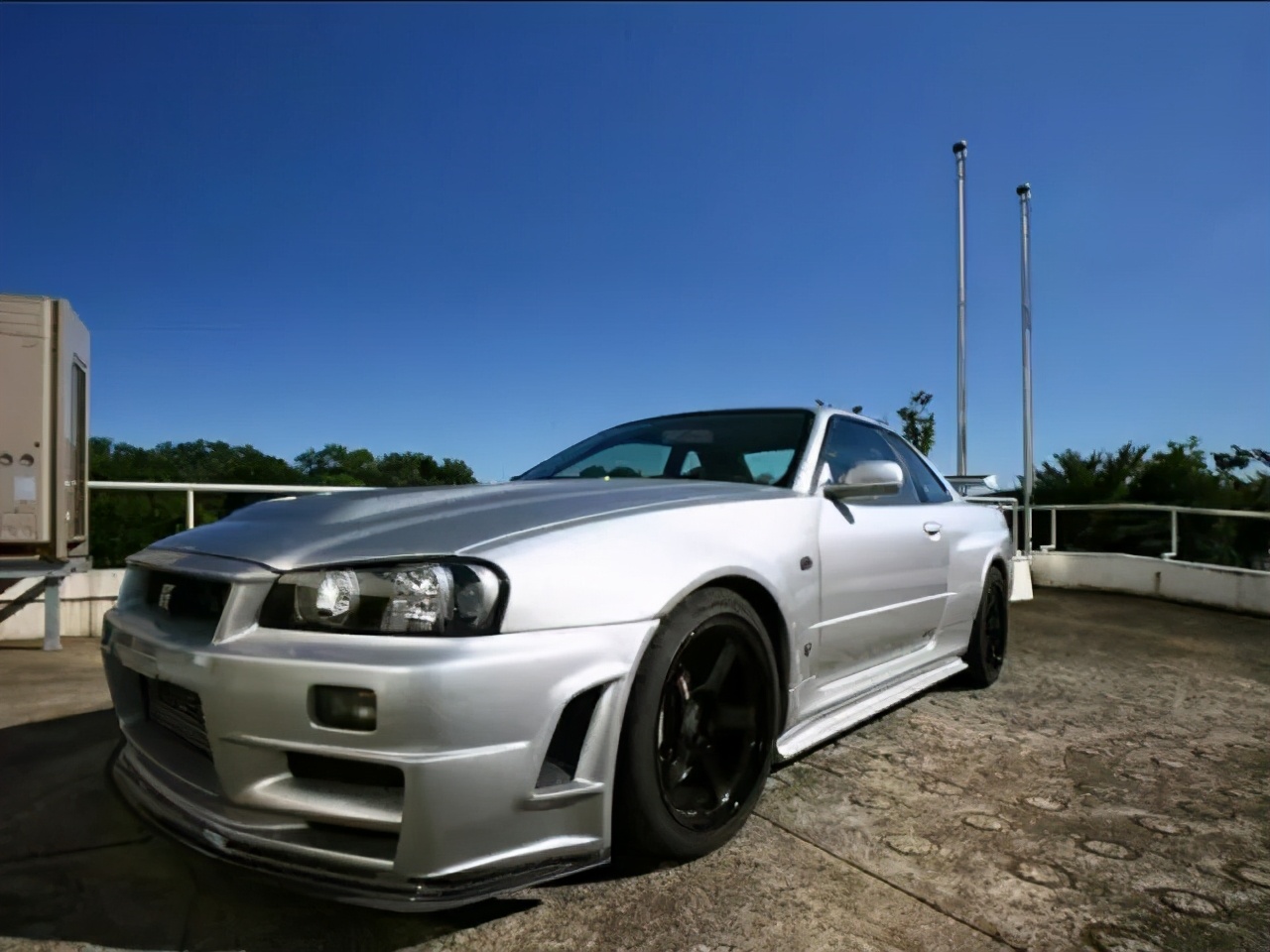 日产gt-r和skyline的区别,老款日产skylinegtr战神