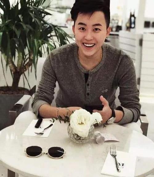 50万生下5国混血女婴，那个买精生子的单身妈妈，如今怎么样了？