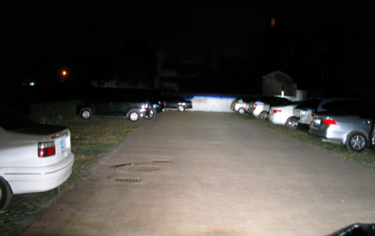 倒车灯光太暗看不清怎么办,夜晚倒车注意事项