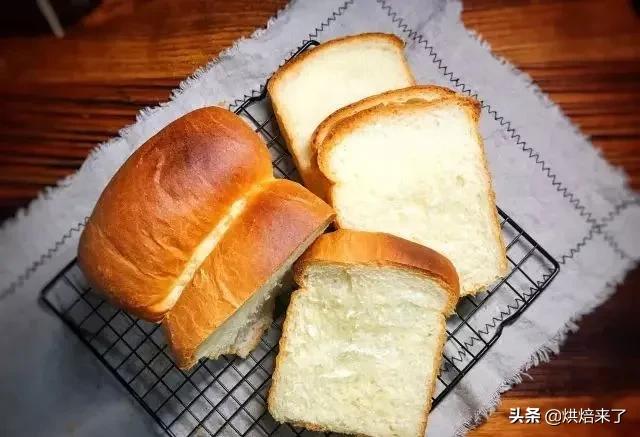在家就能做松软的北海道牛奶吐司,北海道吐司奶香浓郁柔软拉丝
