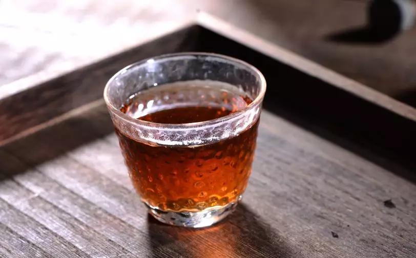 粗老茶怎么冲泡好喝又简单,老茶怎么越喝越口干