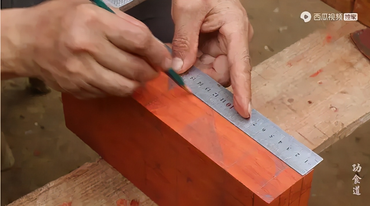 木工大叔年收入100万,木工大爷一年收入多少