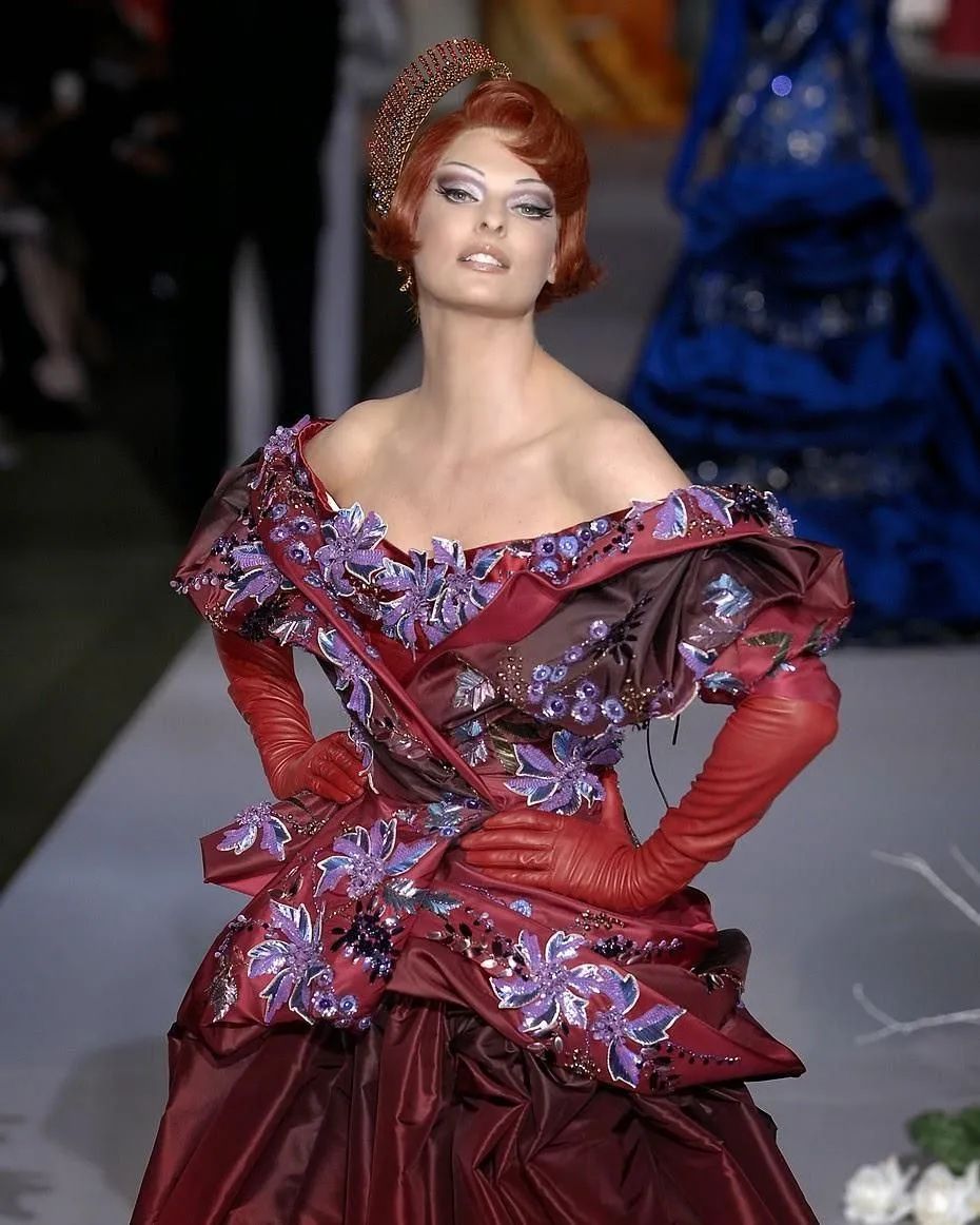 那个曾经没有10000美金不起床的超模，被医美毁容了